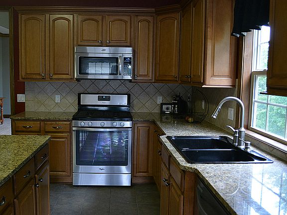 5th image of 2932 Kensington Dr