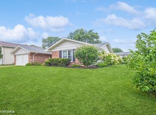 834 Eden Dr, Schaumburg, IL 60195