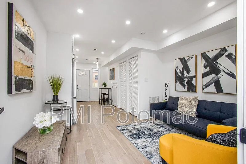 2 bed, 1.0 bath, 800 sqft, $2,500 — Photo 4