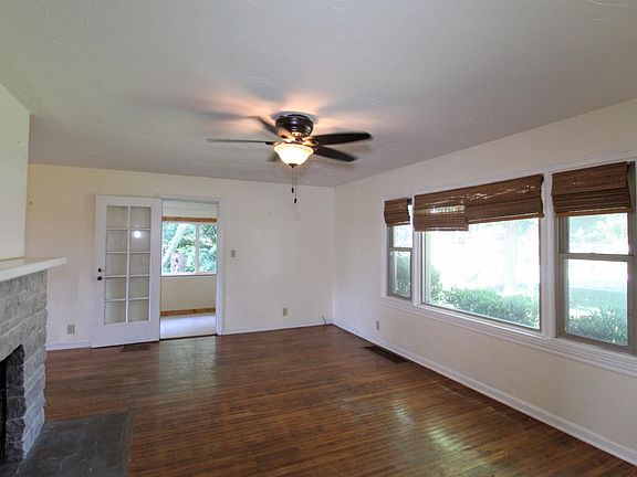 4th image of 801 Burlington Ave