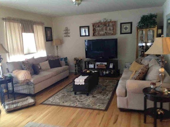 2nd image of 183 Pinebrook Dr #1
