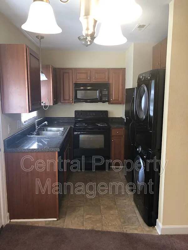 2 bed, 1.0 bath, 1008 sqft, $1,275 — Photo 3