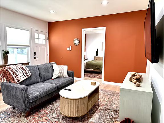 4th image of 221 E Maple St #223