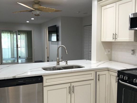 3rd image of 5265 E Bay Dr #2