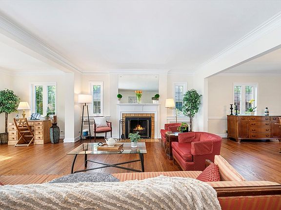 4th image of 1109 Linden Ave