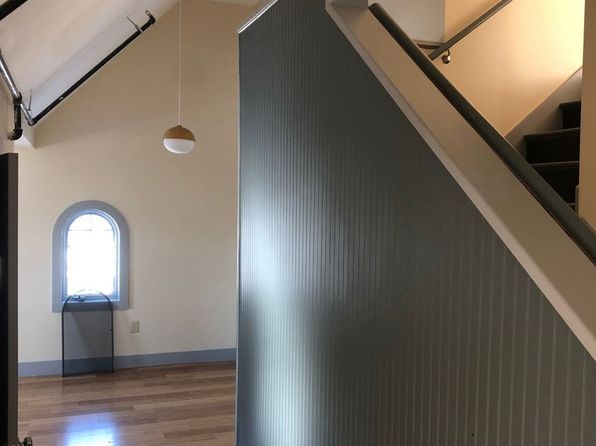Off da Hook, LLC, 24 Washington St #7, Middlebury, VT 05753