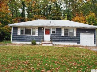 297 N Country Rd, Smithtown, NY 11787