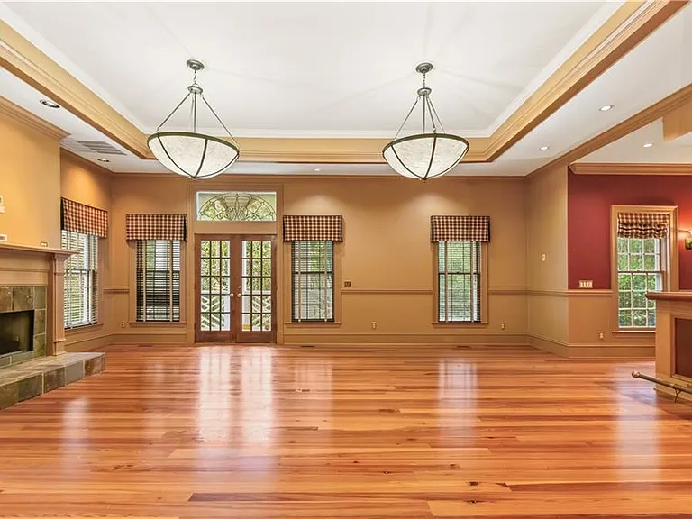 430 W Wesley Rd NW — Photo 34