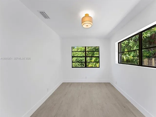 401 SW 63rd Ter — Photo 4
