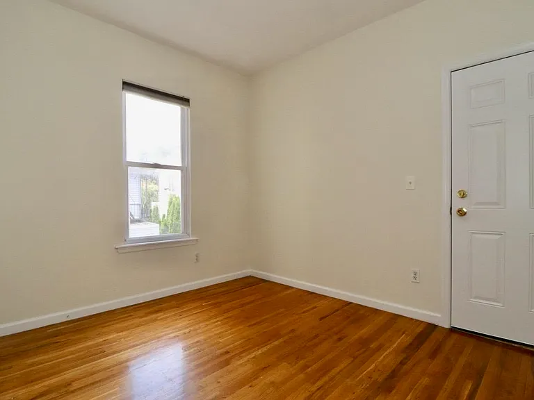 34 Court House Pl #2L — Photo 14