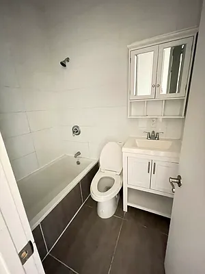 Rented by Lang Realty LLC | media 6