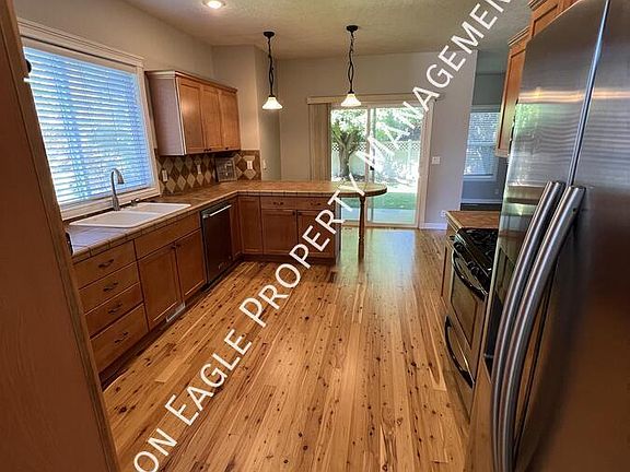 4th image of 425 N Storybook Way