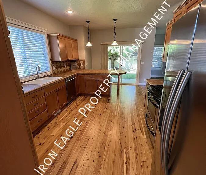 425 N Storybook Way — Photo 4