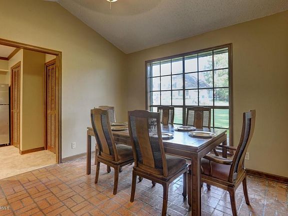 5th image of 318 Acorn Dr