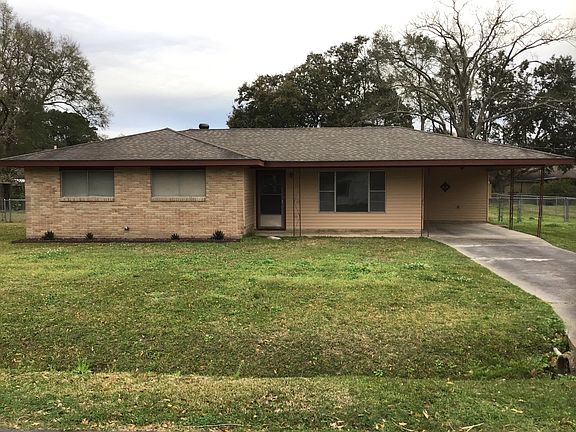 3rd image of 717 Alice Dr