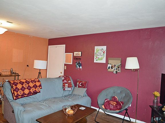3rd image of 812 Cascade Ct #812