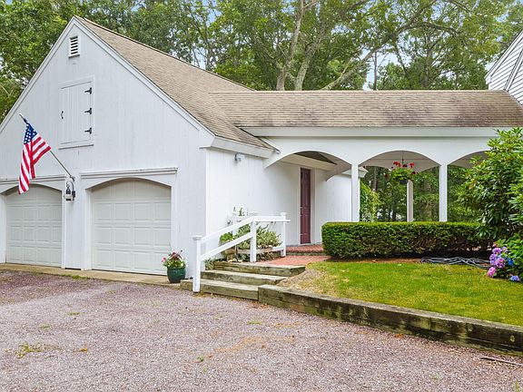 3rd image of 557 Cotuit Bay Drive