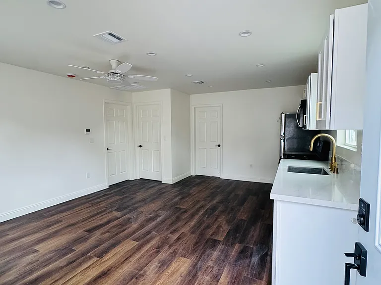 22158 Eccles St — Photo 7