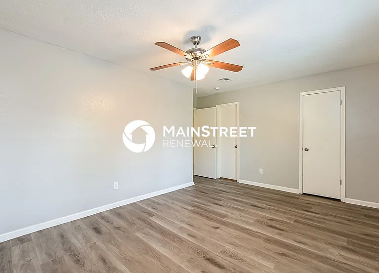 4922 Crestway Dr — Photo 4