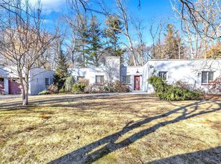 16 Edgewood Rd, Fairfield, CT 06825