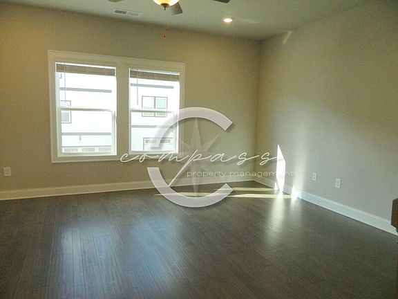 4th image of 1024 Knoxboro Ln