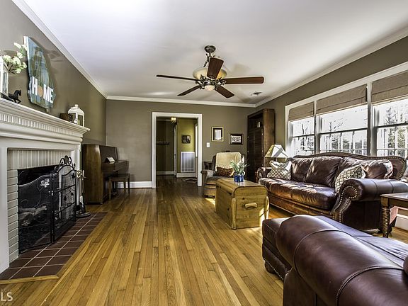 4th image of 227 College Cir #5