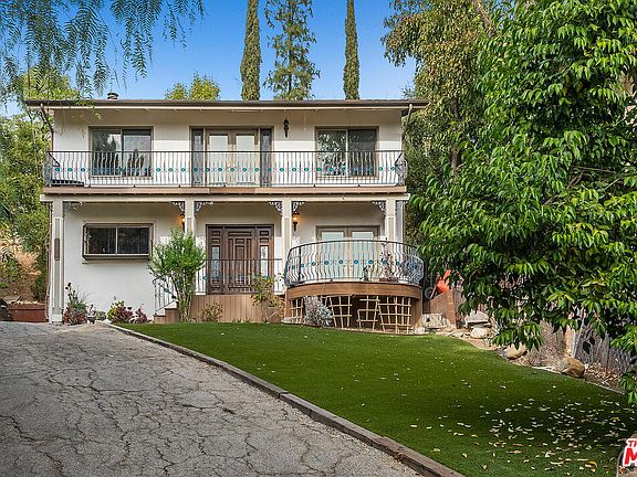 2nd image of 21811 Providencia St
