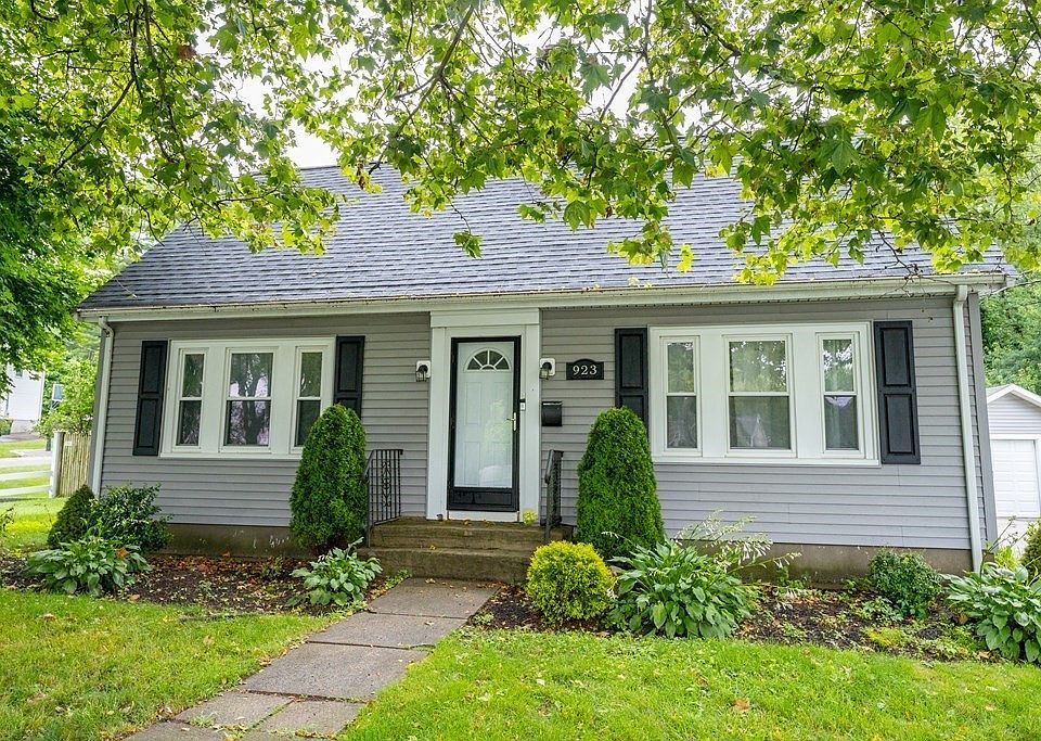1st image of 923 Hancock St