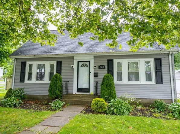 923 Hancock St, Abington, MA 02351
