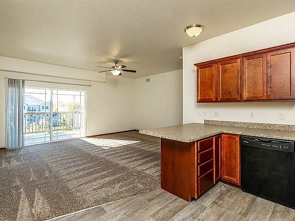 4th image of 200 Village Dr #214-07