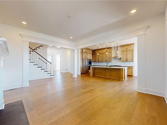 3rd image of 738 Ivy Ln