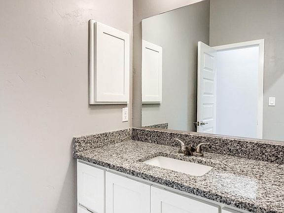 5th image of 916 Greenbury Pl