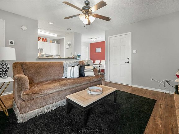 5th image of 1901 Holleman Dr W APT 102