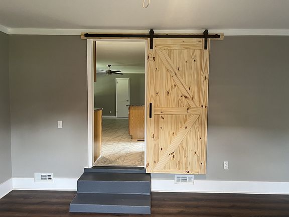 5th image of 3025 Carterwood Dr