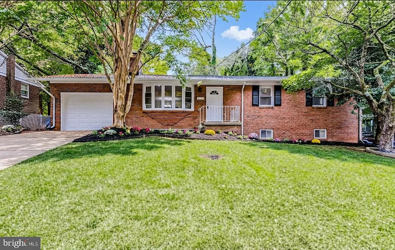 4 bed, 3.0 bath, 2392 sqft, $3,100 — Photo 4