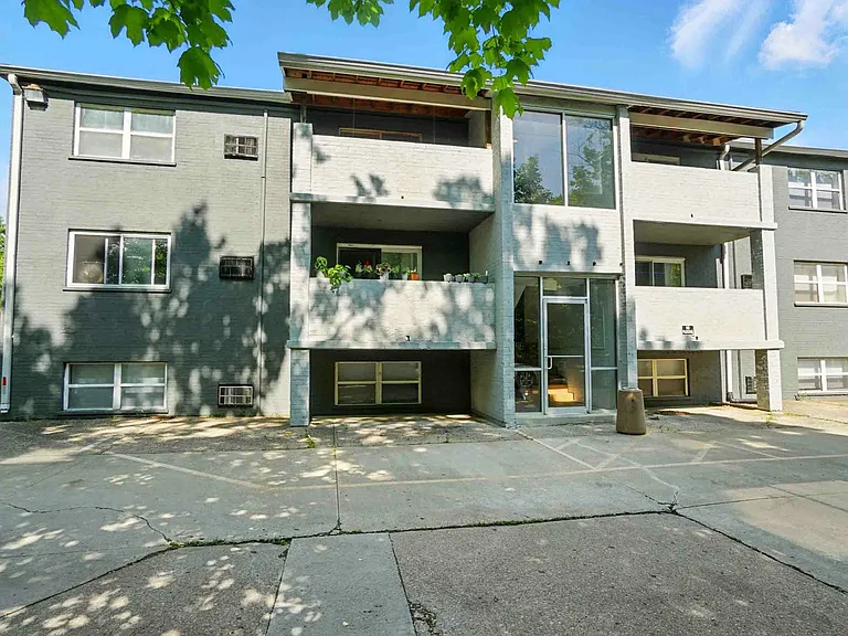 Meadowbrook Apartments — Photo 11