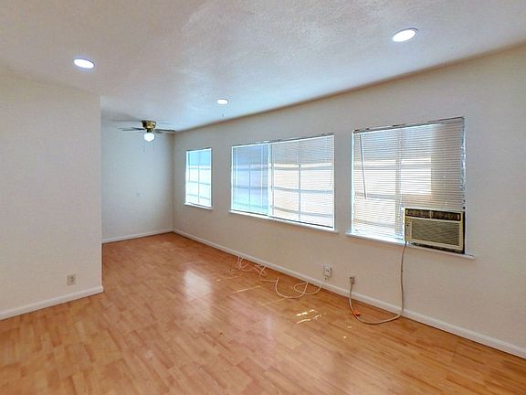 5th image of 14659 Washington Dr