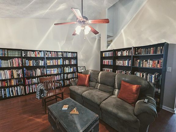 4th image of 928 Nelson Ln