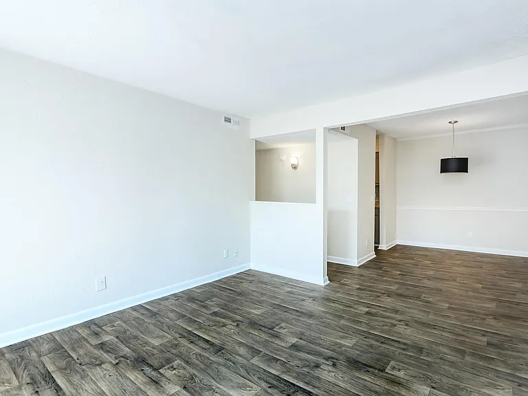 Chase Cove Apartments — Photo 126