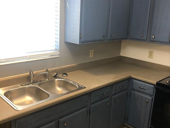 3rd image of 1057 Holman Cir