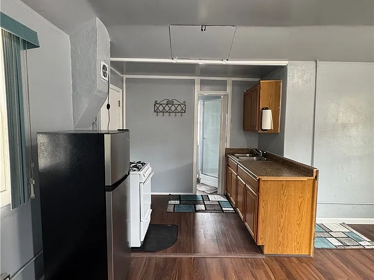 23335 Crestline Rd — Photo 10