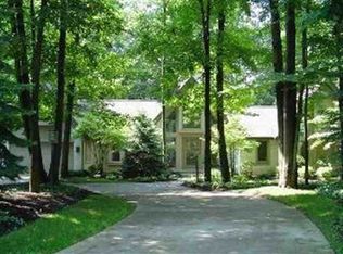 7250 Creeksbend Rd, Lambertville, MI 48144