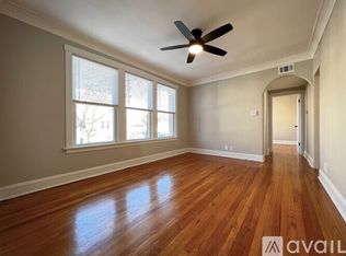 2855 W Grace St APT 2E, Chicago, IL 60618