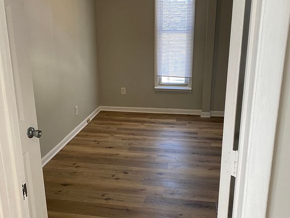 4th image of 1639 Thorn St #2