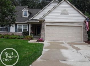 222 Four Seasons Dr, Lake Orion, MI 48360