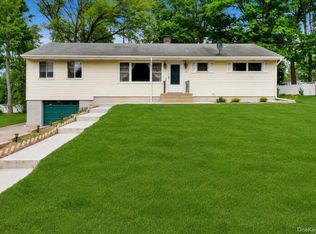 12 Elizabeth Ln, New Windsor, NY 12553