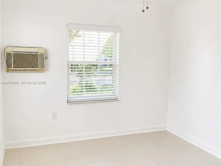 325 NE 108th St #1 — Photo 7