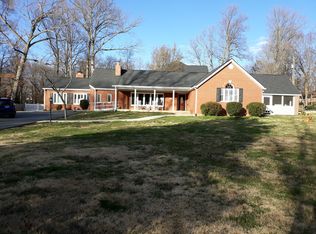8910 Karen Dr, Fairfax, VA 22031