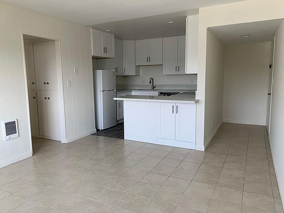 3rd image of 1431 Manhattan Beach Blvd APT E
