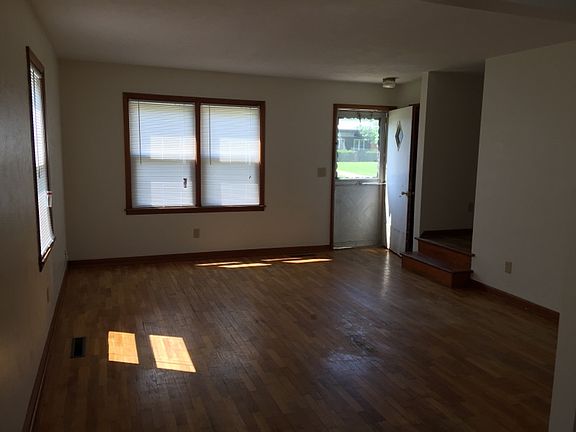 3rd image of 312 W South St